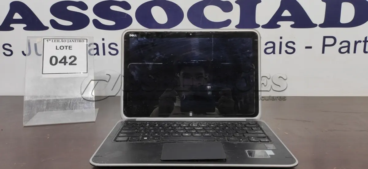 LOTE 042 - 01 NOTEBOOK SEM CARREGADOR MARCA DELL.  (NO ESTADO) ATENÇÃO! FAZER A VISITAÇÃO ANTES DE ARREMATAR, NÃO SABEMOS SE FUNCIONA. LEILÃO NÃO TEM GARANTIA E NEM DEVOLUÇÃO, SUJEITO A POSSÍVEIS AVARIAS VISÍVEIS/OCULTAS E/OU AUSÊNCIA DE COMPONENTES.