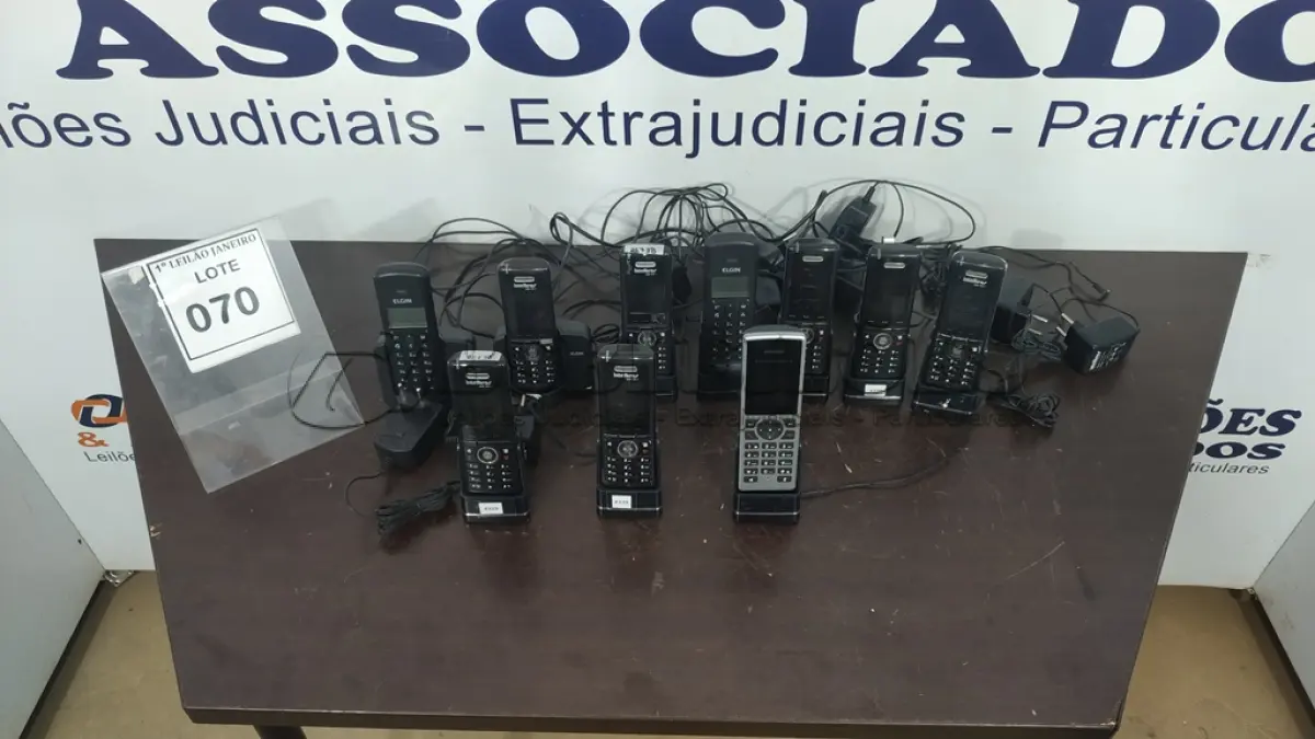 LOTE 070 - 10 APARELHOS DE TELEFONE DE MARCAS E MODELOS DIVERSOS.  (NO ESTADO) ATENÇÃO! FAZER A VISITAÇÃO ANTES DE ARREMATAR, NÃO SABEMOS SE FUNCIONA. LEILÃO NÃO TEM GARANTIA E NEM DEVOLUÇÃO, SUJEITO A POSSÍVEIS AVARIAS VISÍVEIS/OCULTAS E/OU AUSÊNCIA DE COMPONENTES.