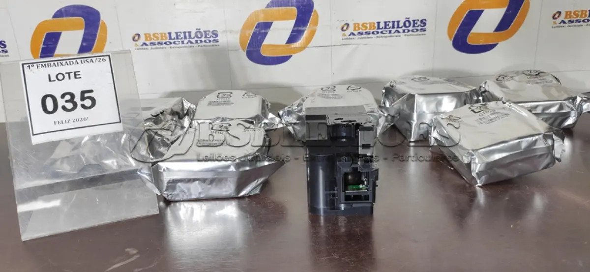 LOTE 035 - 02 CAIXAS COM TONER LEXMARK CS720. (NO ESTADO EM QUE SE ENCONTRA. SUJEITO A AVARIAS OCULTAS/VISÍVEIS.) N/A