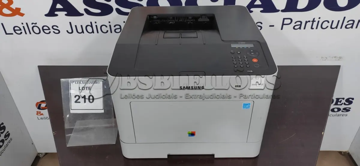 LOTE 210 - 01 IMPRESSORA MODELO CLP-680ND   MARCA SAMSUNG.  (NO ESTADO) ATENÇÃO! FAZER A VISITAÇÃO ANTES DE ARREMATAR, NÃO SABEMOS SE FUNCIONA. LEILÃO NÃO TEM GARANTIA E NEM DEVOLUÇÃO, SUJEITO A POSSÍVEIS AVARIAS VISÍVEIS/OCULTAS E/OU AUSÊNCIA DE COMPONENTES.
