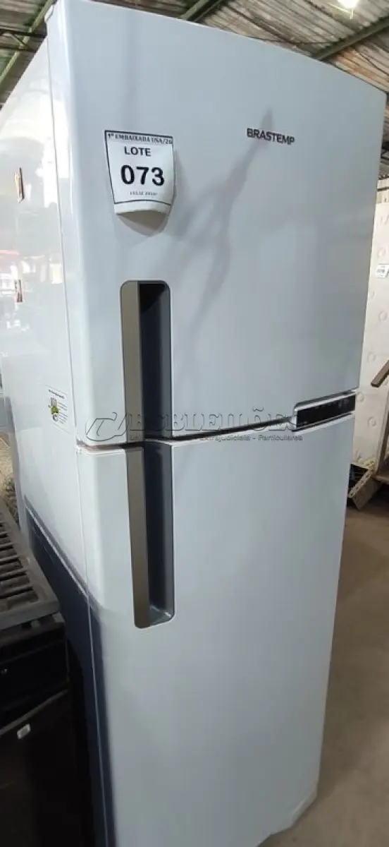 LOTE 073 - 01 GELADEIRA BRASTEMP 220 VOLTS. JE9441575. (NO ESTADO EM QUE SE ENCONTRA. SUJEITO A AVARIAS OCULTAS/VISÍVEIS.) AV9955S