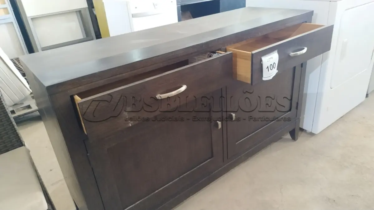LOTE 100 - 01 BUFFET (COMODA). (NO ESTADO EM QUE SE ENCONTRA. SUJEITO A AVARIAS OCULTAS/VISÍVEIS.) AU2179A