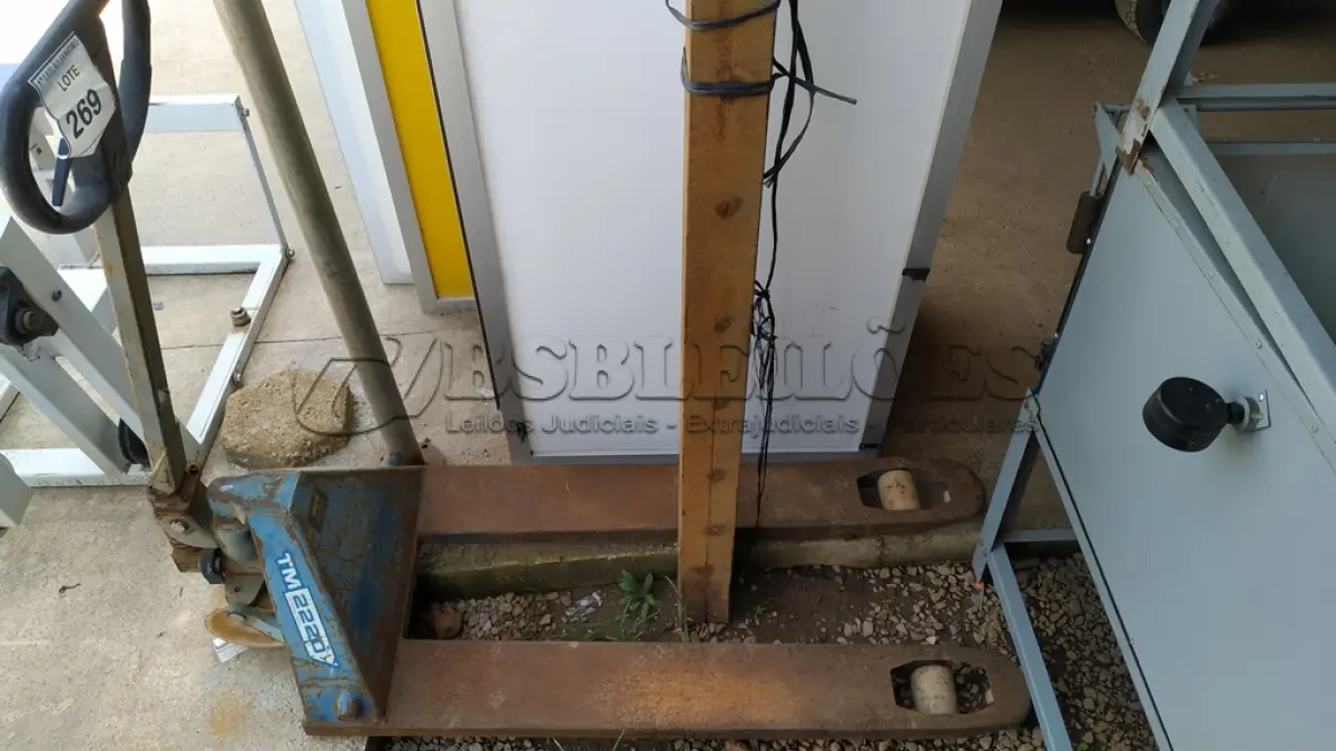 LOTE 269 - 01 PALETEIRA.  (NO ESTADO) ATENÇÃO! FAZER A VISITAÇÃO ANTES DE ARREMATAR, NÃO SABEMOS SE FUNCIONA. LEILÃO NÃO TEM GARANTIA E NEM DEVOLUÇÃO, SUJEITO A POSSÍVEIS AVARIAS VISÍVEIS/OCULTAS E/OU AUSÊNCIA DE COMPONENTES.