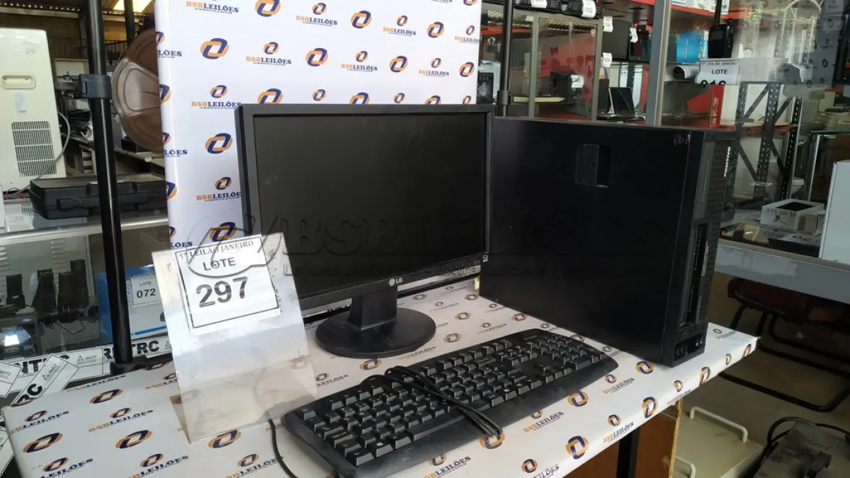 LOTE 297 - 01 CPU MARCA POSITIVO, 01 MONITOR MARCA LG E 01 TECLADO MARCA IATUTEC.  (NO ESTADO) ATENÇÃO! FAZER A VISITAÇÃO ANTES DE ARREMATAR, NÃO SABEMOS SE FUNCIONA. LEILÃO NÃO TEM GARANTIA E NEM DEVOLUÇÃO, SUJEITO A POSSÍVEIS AVARIAS VISÍVEIS/OCULTAS E/OU AUSÊNCIA DE COMPONENTES.