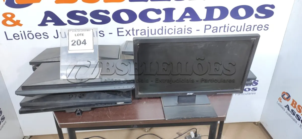 LOTE 204 - 11 MONITORES SEM OS PÉS DE APOIO DE MARCAS E MODELOS DIVERSOS.  (NO ESTADO) ATENÇÃO! FAZER A VISITAÇÃO ANTES DE ARREMATAR, NÃO SABEMOS SE FUNCIONA. LEILÃO NÃO TEM GARANTIA E NEM DEVOLUÇÃO, SUJEITO A POSSÍVEIS AVARIAS VISÍVEIS/OCULTAS E/OU AUSÊNCIA DE COMPONENTES.