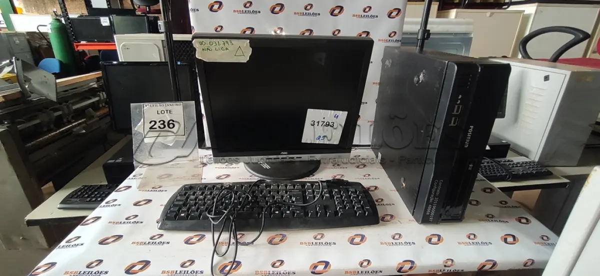 LOTE 236 - 01 CPU MARCA POSITIVO, 01 MONITOR MARCA AOC E 01 TECLADO MARCA ITAUTEC.  (NO ESTADO) ATENÇÃO! FAZER A VISITAÇÃO ANTES DE ARREMATAR, NÃO SABEMOS SE FUNCIONA. LEILÃO NÃO TEM GARANTIA E NEM DEVOLUÇÃO, SUJEITO A POSSÍVEIS AVARIAS VISÍVEIS/OCULTAS E/OU AUSÊNCIA DE COMPONENTES.