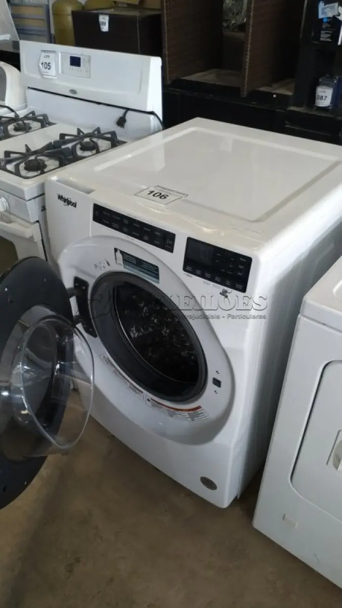 LOTE 106 - 01 MÁQUINA DE LAVAR ROUPA WHIRLPOOL 110 VOLTS. (NO ESTADO EM QUE SE ENCONTRA. SUJEITO A AVARIAS OCULTAS/VISÍVEIS.) BJ7239J