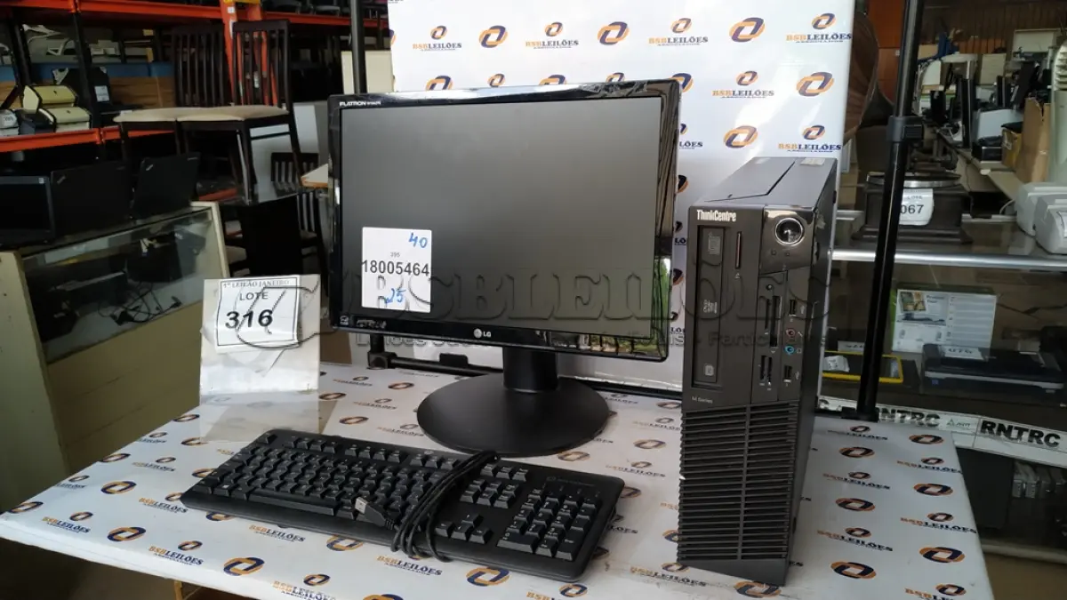 LOTE 316 - 01 CPU MARCA LENOVO, 01 MONITOR MARCA LG E 01 TECLADO MARCA HP.  (NO ESTADO) ATENÇÃO! FAZER A VISITAÇÃO ANTES DE ARREMATAR, NÃO SABEMOS SE FUNCIONA. LEILÃO NÃO TEM GARANTIA E NEM DEVOLUÇÃO, SUJEITO A POSSÍVEIS AVARIAS VISÍVEIS/OCULTAS E/OU AUSÊNCIA DE COMPONENTES.