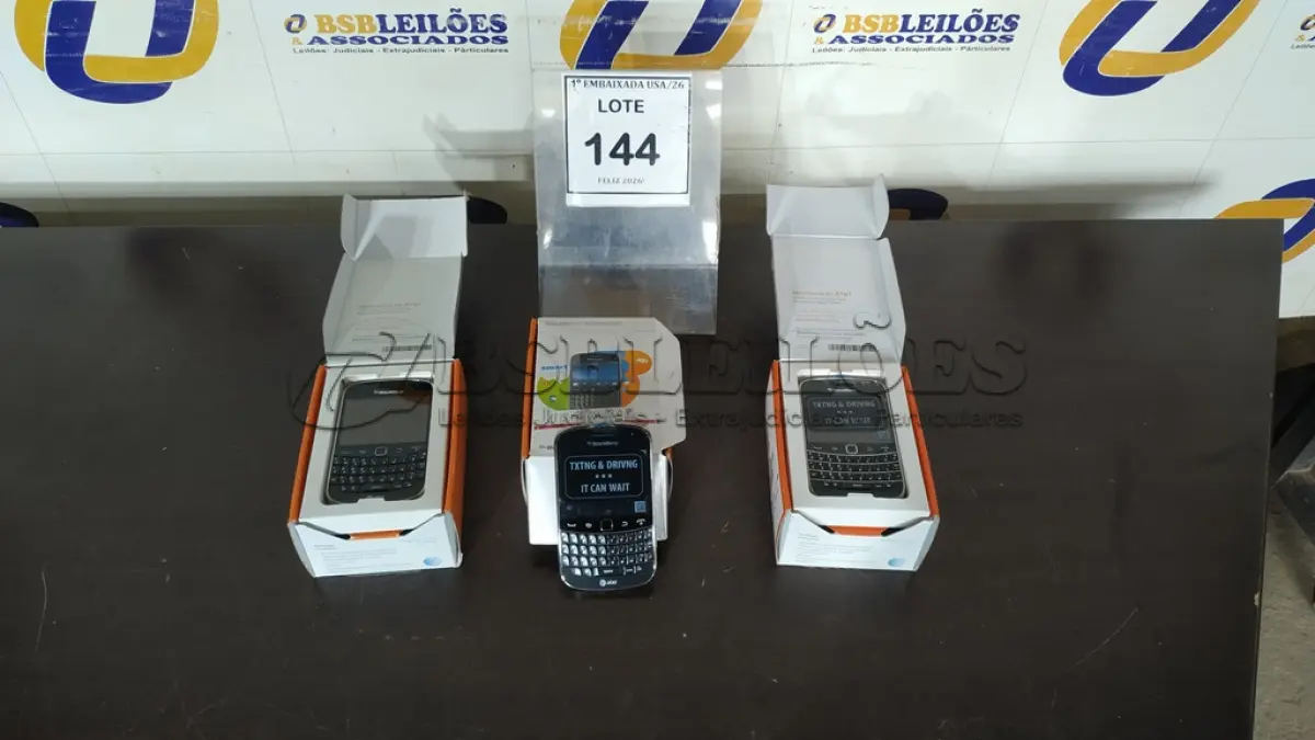 LOTE 144 - 03 BLACKBERRY BOLD 9900. (NO ESTADO EM QUE SE ENCONTRA. SUJEITO A AVARIAS OCULTAS/VISÍVEIS.)