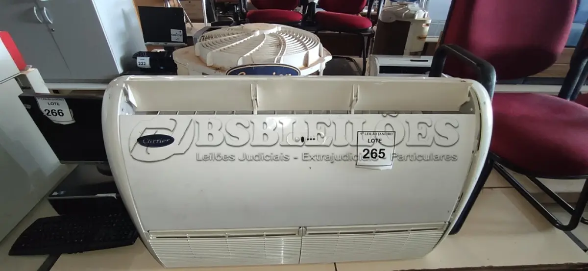 LOTE 265 - 01 AR CONDICIONADO MARCA CARRIER.  (NO ESTADO) ATENÇÃO! FAZER A VISITAÇÃO ANTES DE ARREMATAR, NÃO SABEMOS SE FUNCIONA. LEILÃO NÃO TEM GARANTIA E NEM DEVOLUÇÃO, SUJEITO A POSSÍVEIS AVARIAS VISÍVEIS/OCULTAS E/OU AUSÊNCIA DE COMPONENTES.