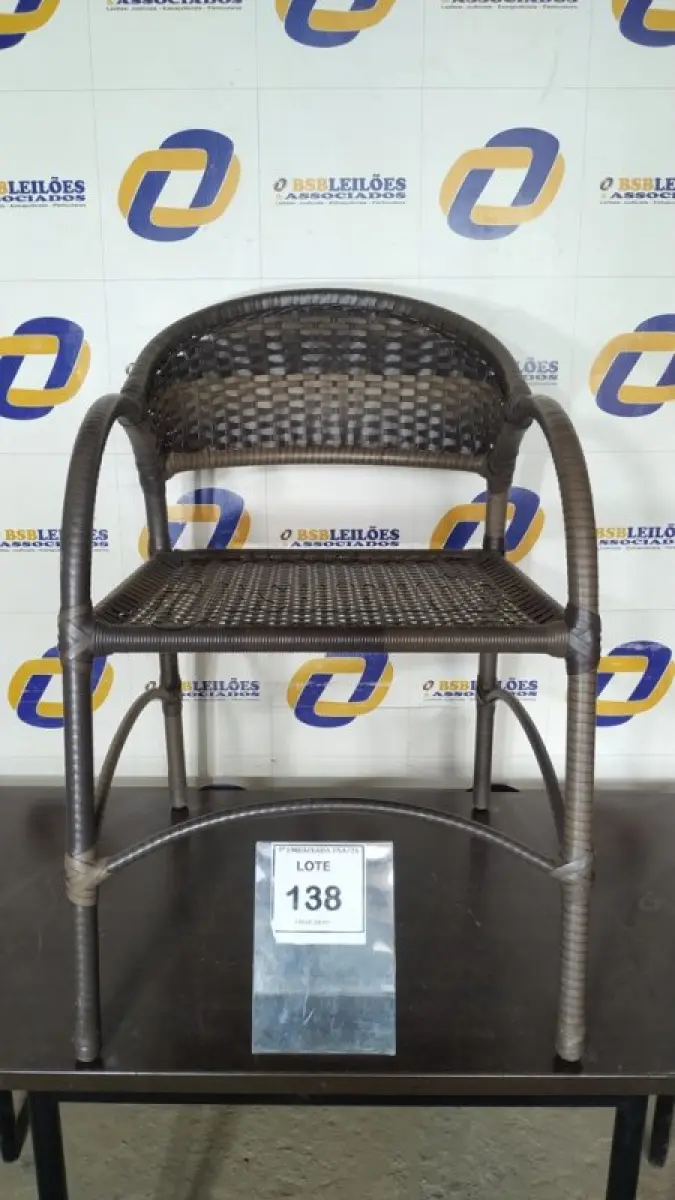 LOTE 138 - 01 CADEIRA DE JARDIM. (NO ESTADO EM QUE SE ENCONTRA. SUJEITO A AVARIAS OCULTAS/VISÍVEIS.) BF8488X
