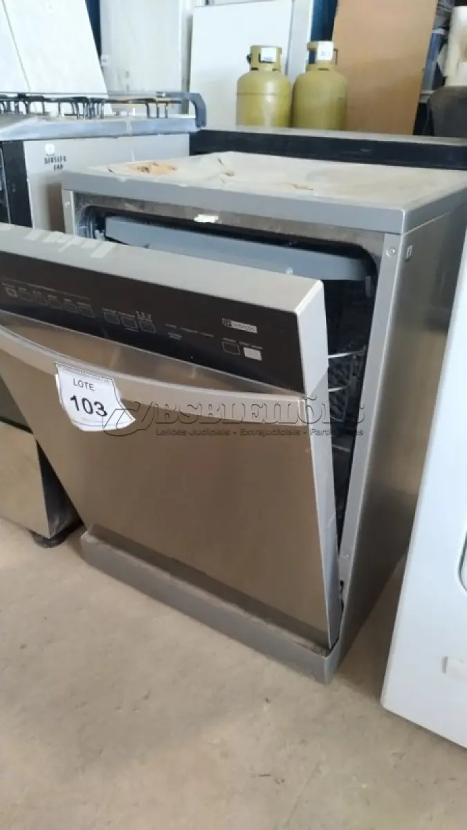 LOTE 103 - 01 LAVA LOUÇAS BRASTEMP 220VOLTS. (NO ESTADO EM QUE SE ENCONTRA. SUJEITO A AVARIAS OCULTAS/VISÍVEIS.) BH1419D