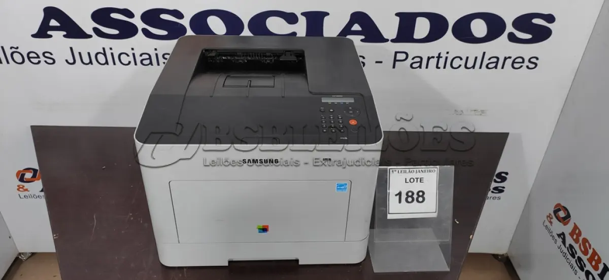 LOTE 188 - 01 IMPRESSORA MODELO CLP-680ND   MARCA SAMSUNG.  (NO ESTADO) ATENÇÃO! FAZER A VISITAÇÃO ANTES DE ARREMATAR, NÃO SABEMOS SE FUNCIONA. LEILÃO NÃO TEM GARANTIA E NEM DEVOLUÇÃO, SUJEITO A POSSÍVEIS AVARIAS VISÍVEIS/OCULTAS E/OU AUSÊNCIA DE COMPONENTES.
