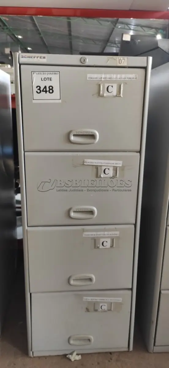 LOTE 348 - 01 ARQUIVO DE AÇO COM 04 GAVETAS.  (NO ESTADO) ATENÇÃO! FAZER A VISITAÇÃO ANTES DE ARREMATAR, NÃO SABEMOS SE FUNCIONA. LEILÃO NÃO TEM GARANTIA E NEM DEVOLUÇÃO, SUJEITO A POSSÍVEIS AVARIAS VISÍVEIS/OCULTAS E/OU AUSÊNCIA DE COMPONENTES.