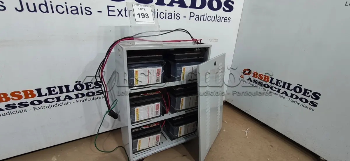 LOTE 193 - 01 BANCO DE BATERIAS COM 06 BATERIAS.  (NO ESTADO) ATENÇÃO! FAZER A VISITAÇÃO ANTES DE ARREMATAR, NÃO SABEMOS SE FUNCIONA. LEILÃO NÃO TEM GARANTIA E NEM DEVOLUÇÃO, SUJEITO A POSSÍVEIS AVARIAS VISÍVEIS/OCULTAS E/OU AUSÊNCIA DE COMPONENTES.