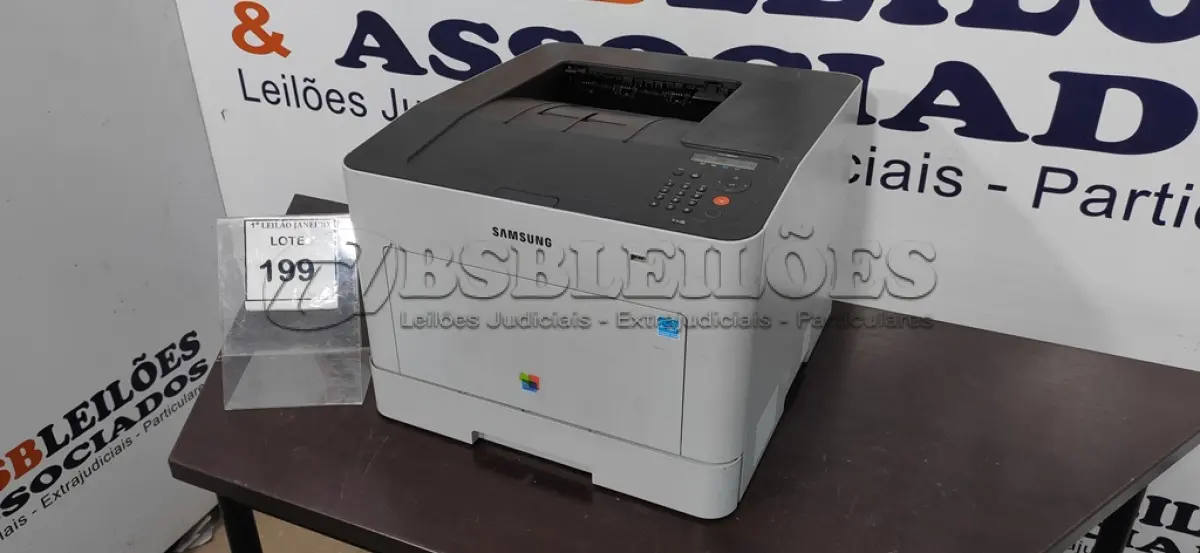 LOTE 199 - 01 IMPRESSORA MODELO CLP-680ND   MARCA SAMSUNG.  (NO ESTADO) ATENÇÃO! FAZER A VISITAÇÃO ANTES DE ARREMATAR, NÃO SABEMOS SE FUNCIONA. LEILÃO NÃO TEM GARANTIA E NEM DEVOLUÇÃO, SUJEITO A POSSÍVEIS AVARIAS VISÍVEIS/OCULTAS E/OU AUSÊNCIA DE COMPONENTES.