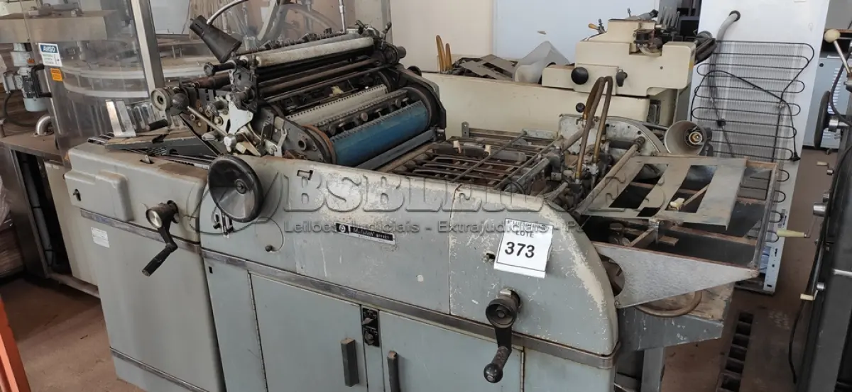 LOTE 373 - 01 MÁQUINA IMPRESSORA OFFSET MARCA MULTILITH 1250N.  (NO ESTADO) ATENÇÃO! FAZER A VISITAÇÃO ANTES DE ARREMATAR, NÃO SABEMOS SE FUNCIONA. LEILÃO NÃO TEM GARANTIA E NEM DEVOLUÇÃO, SUJEITO A POSSÍVEIS AVARIAS VISÍVEIS/OCULTAS E/OU AUSÊNCIA DE COMPONENTES.