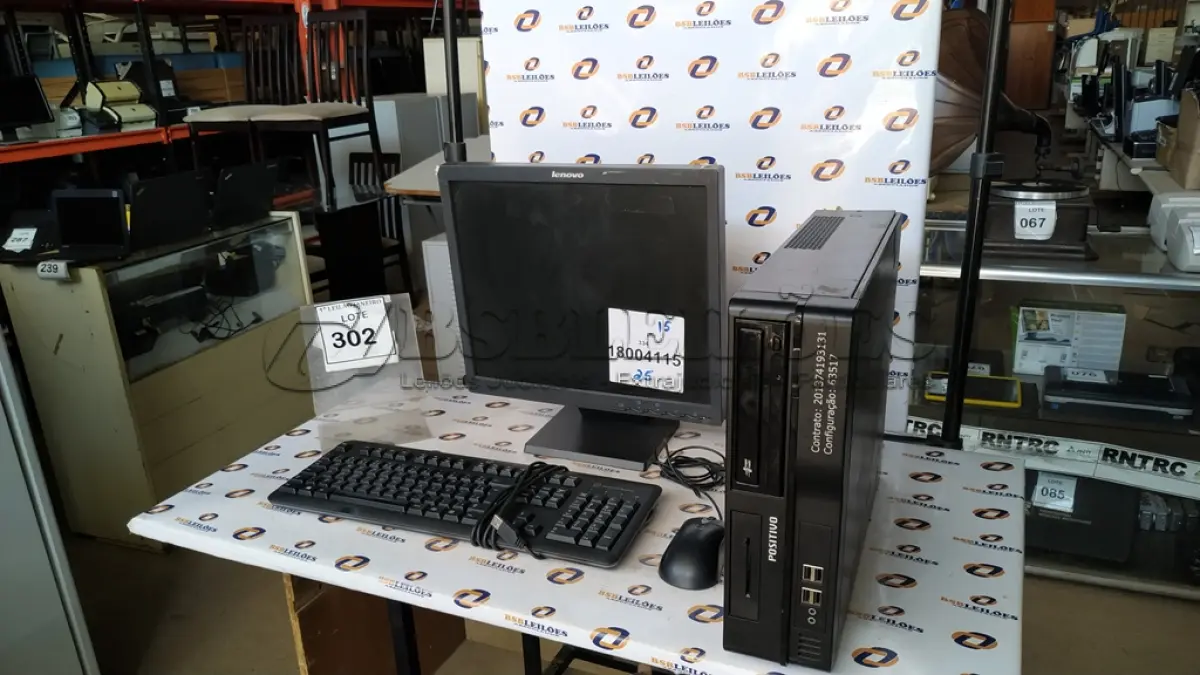 LOTE 302 - 01 CPU MARCA POSITIVO, 01 MONITOR MARCA LENOVO E 01 TECLADO MARCA HP.  (NO ESTADO) ATENÇÃO! FAZER A VISITAÇÃO ANTES DE ARREMATAR, NÃO SABEMOS SE FUNCIONA. LEILÃO NÃO TEM GARANTIA E NEM DEVOLUÇÃO, SUJEITO A POSSÍVEIS AVARIAS VISÍVEIS/OCULTAS E/OU AUSÊNCIA DE COMPONENTES.