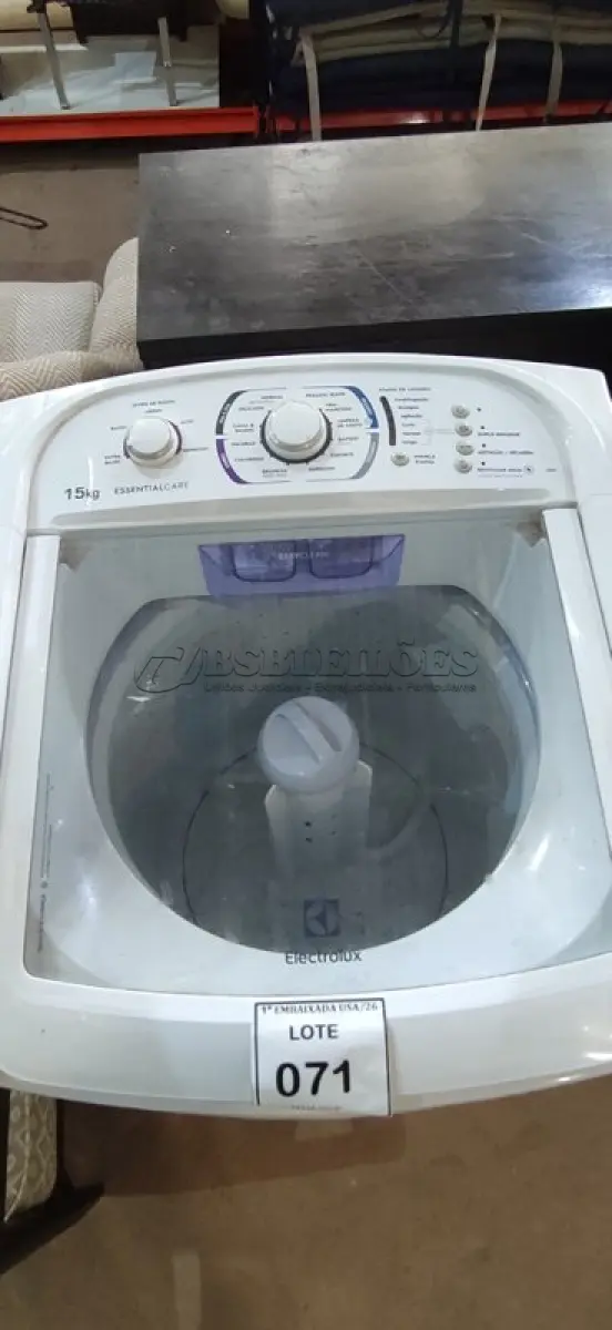 LOTE 071 - 01 LAVADORA ELECTROLUX 15KG 220 VOLTS. (NO ESTADO EM QUE SE ENCONTRA. SUJEITO A AVARIAS OCULTAS/VISÍVEIS.) BF8677N