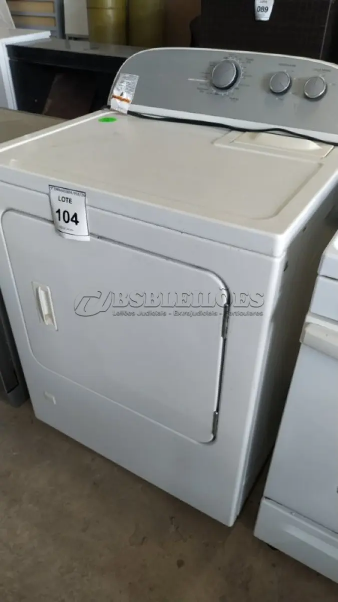 LOTE 104 - 01 SECADORA WHIRPOOL 110VOLTS. M34407402. (NO ESTADO EM QUE SE ENCONTRA. SUJEITO A AVARIAS OCULTAS/VISÍVEIS.) AV9869K