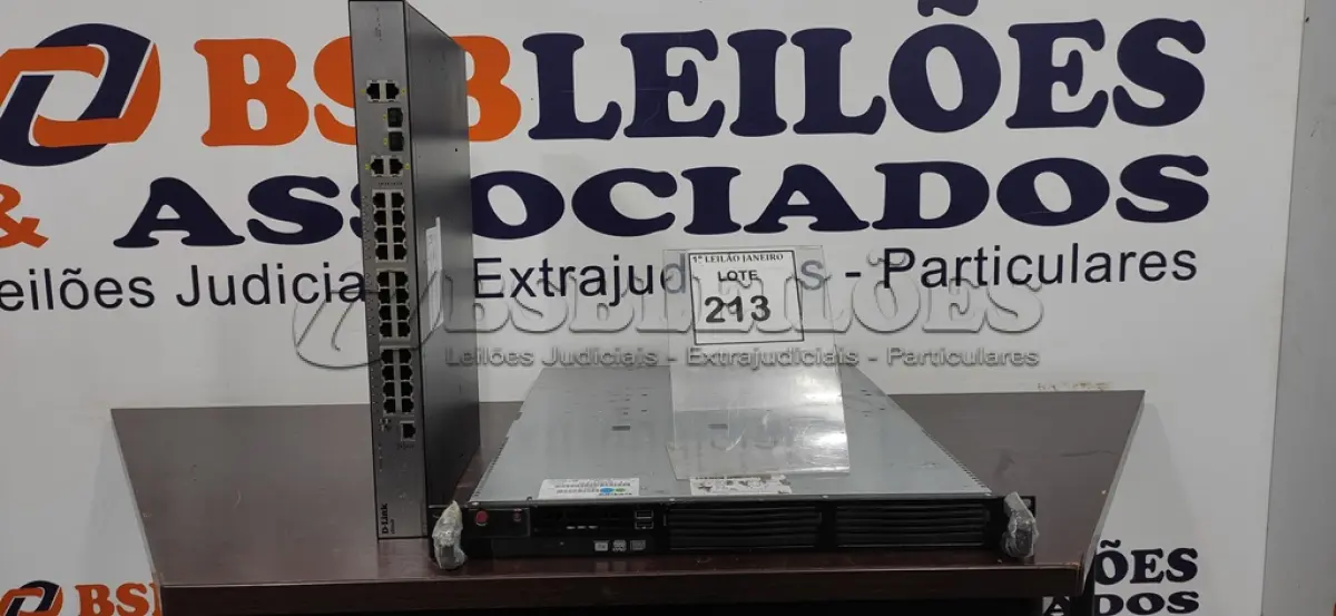 LOTE 213 - 01 GAVETA DE SERVIDOR E 01 SWITCH 24 PORTAS MARCA D-LINK.  (NO ESTADO) ATENÇÃO! FAZER A VISITAÇÃO ANTES DE ARREMATAR, NÃO SABEMOS SE FUNCIONA. LEILÃO NÃO TEM GARANTIA E NEM DEVOLUÇÃO, SUJEITO A POSSÍVEIS AVARIAS VISÍVEIS/OCULTAS E/OU AUSÊNCIA DE COMPONENTES.