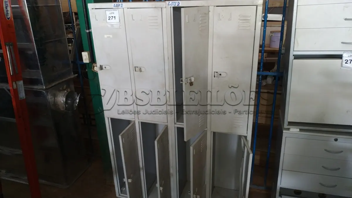 LOTE 271 - 02 ARMÁRIOS ROUPEIROS COM 04 PORTA CADA EM FERRO.  (NO ESTADO) ATENÇÃO! FAZER A VISITAÇÃO ANTES DE ARREMATAR, NÃO SABEMOS SE FUNCIONA. LEILÃO NÃO TEM GARANTIA E NEM DEVOLUÇÃO, SUJEITO A POSSÍVEIS AVARIAS VISÍVEIS/OCULTAS E/OU AUSÊNCIA DE COMPONENTES.