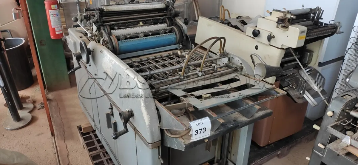LOTE 373 - 01 MÁQUINA IMPRESSORA OFFSET MARCA MULTILITH 1250N.  (NO ESTADO) ATENÇÃO! FAZER A VISITAÇÃO ANTES DE ARREMATAR, NÃO SABEMOS SE FUNCIONA. LEILÃO NÃO TEM GARANTIA E NEM DEVOLUÇÃO, SUJEITO A POSSÍVEIS AVARIAS VISÍVEIS/OCULTAS E/OU AUSÊNCIA DE COMPONENTES.