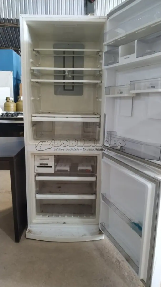 LOTE 117 - 01 GELADEIRA BRASTEMP INVERSE 220V.  JA9024810. (NO ESTADO EM QUE SE ENCONTRA. SUJEITO A AVARIAS OCULTAS/VISÍVEIS.) AV9956A