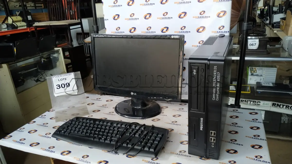 LOTE 309 - 01 CPU MARCA POSITIVO, 01 MONITOR MARCA LG E 01 TECLADO MARCA IATUTEC.  (NO ESTADO) ATENÇÃO! FAZER A VISITAÇÃO ANTES DE ARREMATAR, NÃO SABEMOS SE FUNCIONA. LEILÃO NÃO TEM GARANTIA E NEM DEVOLUÇÃO, SUJEITO A POSSÍVEIS AVARIAS VISÍVEIS/OCULTAS E/OU AUSÊNCIA DE COMPONENTES.