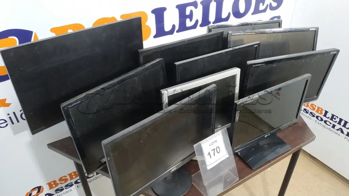 LOTE 170 - 10 MONITORES DE MARCAS E MODELOS DIVERSOS.  (NO ESTADO) ATENÇÃO! FAZER A VISITAÇÃO ANTES DE ARREMATAR, NÃO SABEMOS SE FUNCIONA. LEILÃO NÃO TEM GARANTIA E NEM DEVOLUÇÃO, SUJEITO A POSSÍVEIS AVARIAS VISÍVEIS/OCULTAS E/OU AUSÊNCIA DE COMPONENTES.