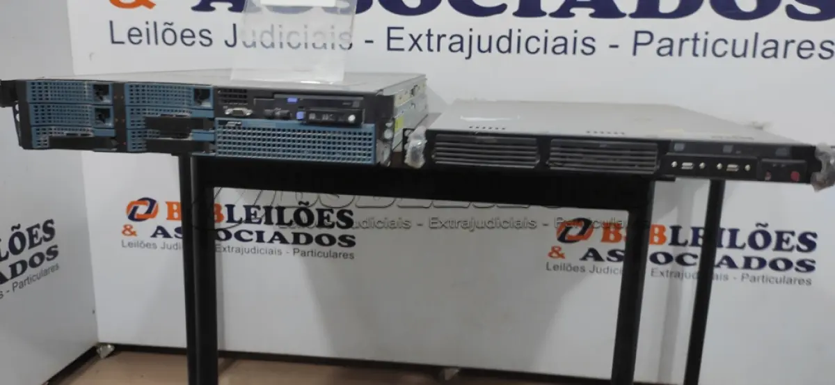 LOTE 207 - 01 GAVETA DE SERVIDOR MARCA DIEBOLD E 01 SERVIDOR DE RCK MARCA CISCO. (NO ESTADO) ATENÇÃO! FAZER A VISITAÇÃO ANTES DE ARREMATAR, NÃO SABEMOS SE FUNCIONA, LEILÃO NÃO TEM GARANTIA E NEM DEVOLUÇÃO, SUJEITO A POSSÍVEIS AVARIAS VISÍVEIS/OCULTAS E/OU AUSÊNCIA DE COMPONENTES.