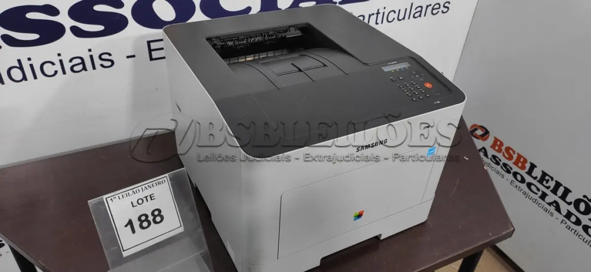 LOTE 188 - 01 IMPRESSORA MODELO CLP-680ND   MARCA SAMSUNG.  (NO ESTADO) ATENÇÃO! FAZER A VISITAÇÃO ANTES DE ARREMATAR, NÃO SABEMOS SE FUNCIONA. LEILÃO NÃO TEM GARANTIA E NEM DEVOLUÇÃO, SUJEITO A POSSÍVEIS AVARIAS VISÍVEIS/OCULTAS E/OU AUSÊNCIA DE COMPONENTES.
