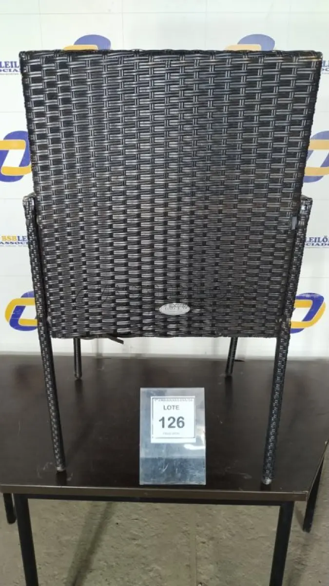 LOTE 126 - 01 CADEIRA DE JARDIM. (NO ESTADO EM QUE SE ENCONTRA. SUJEITO A AVARIAS OCULTAS/VISÍVEIS.) BH1680R