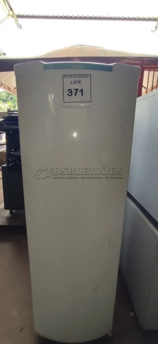 LOTE 371 - 01 GELADEIRA 220V MARCA CONSUL.  (NO ESTADO) ATENÇÃO! FAZER A VISITAÇÃO ANTES DE ARREMATAR, NÃO SABEMOS SE FUNCIONA. LEILÃO NÃO TEM GARANTIA E NEM DEVOLUÇÃO, SUJEITO A POSSÍVEIS AVARIAS VISÍVEIS/OCULTAS E/OU AUSÊNCIA DE COMPONENTES.