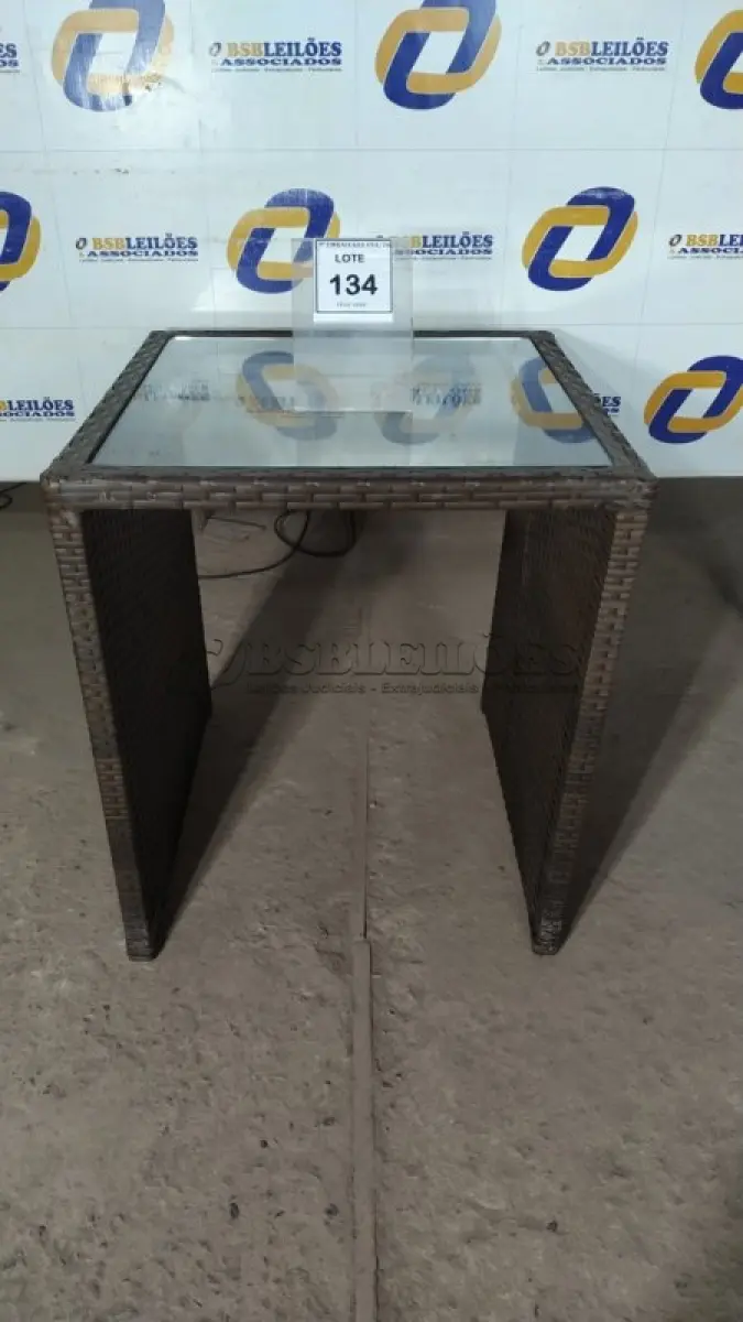 LOTE 134 - 01 MESA DE JARDIM. (NO ESTADO EM QUE SE ENCONTRA. SUJEITO A AVARIAS OCULTAS/VISÍVEIS.) BH1642G