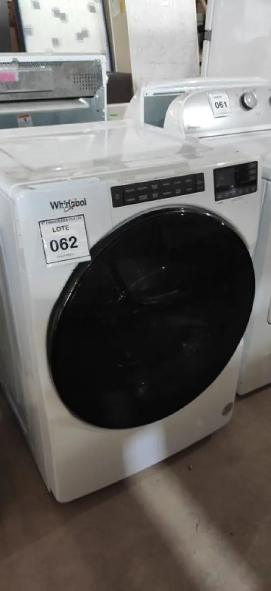 LOTE 062 - 01 MÁQUINA DE LAVAR ROUPAS WHIRLPOOL 110 VOLTS. (NO ESTADO EM QUE SE ENCONTRA. SUJEITO A AVARIAS OCULTAS/VISÍVEIS.)