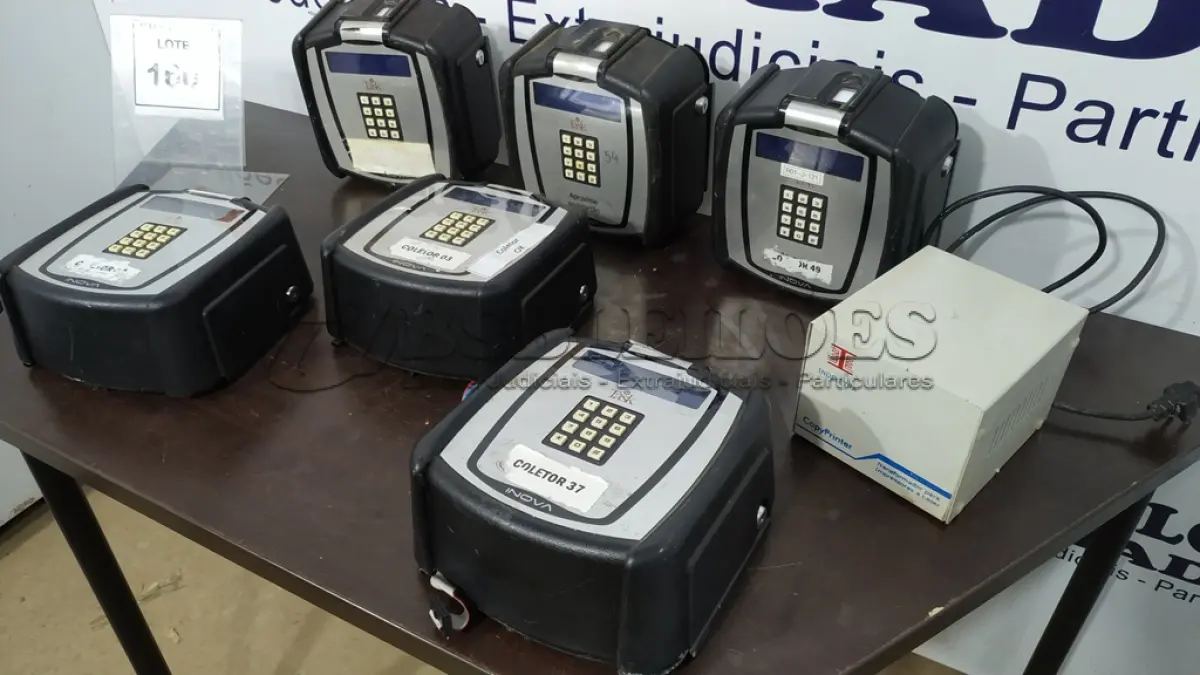 LOTE 160 - 01 TRANSFORMADOR E 06 RELÓGIOS DE PONTO MARCA INOVA (NO ESTADO) ATENÇÃO! FAZER A VISITAÇÃO ANTES DE ARREMATAR, NÃO SABEMOS SE FUNCIONA. LEILÃO NÃO TEM GARANTIA E NEM DEVOLUÇÃO, SUJEITO A POSSÍVEIS AVARIAS VISÍVEIS/OCULTAS E/OU AUSÊNCIA DE COMPONENTES.