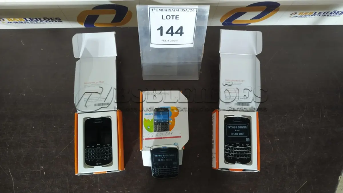 LOTE 144 - 03 BLACKBERRY BOLD 9900. (NO ESTADO EM QUE SE ENCONTRA. SUJEITO A AVARIAS OCULTAS/VISÍVEIS.)