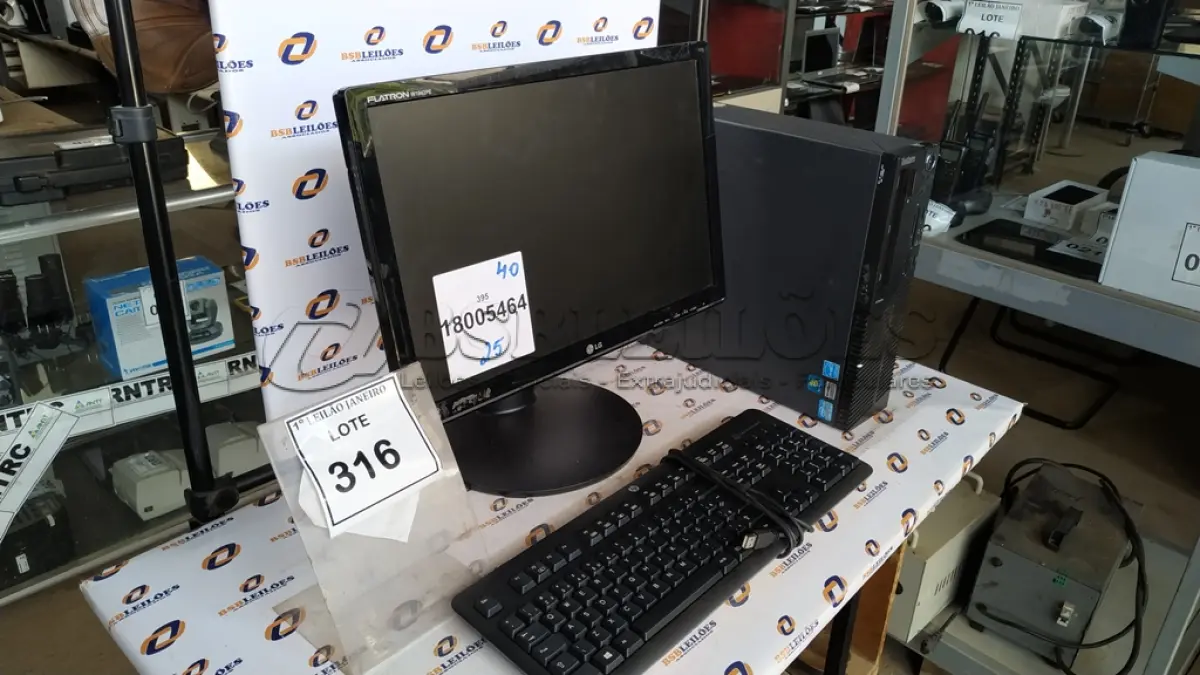 LOTE 316 - 01 CPU MARCA LENOVO, 01 MONITOR MARCA LG E 01 TECLADO MARCA HP.  (NO ESTADO) ATENÇÃO! FAZER A VISITAÇÃO ANTES DE ARREMATAR, NÃO SABEMOS SE FUNCIONA. LEILÃO NÃO TEM GARANTIA E NEM DEVOLUÇÃO, SUJEITO A POSSÍVEIS AVARIAS VISÍVEIS/OCULTAS E/OU AUSÊNCIA DE COMPONENTES.
