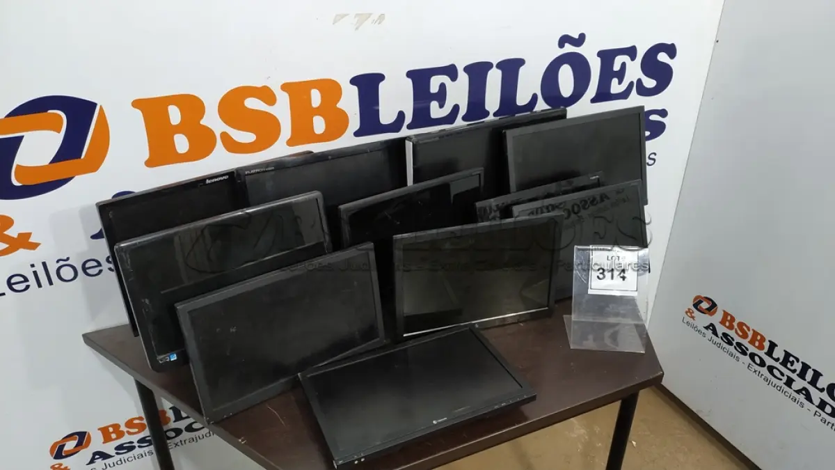 LOTE 314 - 10 MONITORES DE MARCAS E MODELOS DIVERSOS.  (NO ESTADO) ATENÇÃO! FAZER A VISITAÇÃO ANTES DE ARREMATAR, NÃO SABEMOS SE FUNCIONA. LEILÃO NÃO TEM GARANTIA E NEM DEVOLUÇÃO, SUJEITO A POSSÍVEIS AVARIAS VISÍVEIS/OCULTAS E/OU AUSÊNCIA DE COMPONENTES.