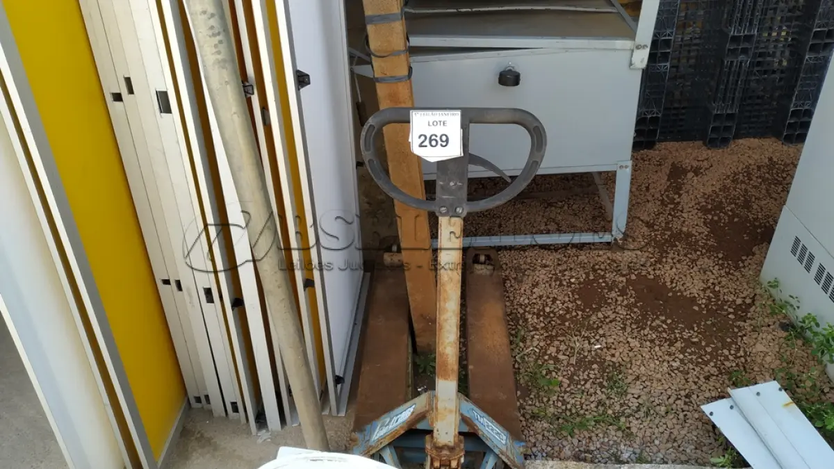 LOTE 269 - 01 PALETEIRA.  (NO ESTADO) ATENÇÃO! FAZER A VISITAÇÃO ANTES DE ARREMATAR, NÃO SABEMOS SE FUNCIONA. LEILÃO NÃO TEM GARANTIA E NEM DEVOLUÇÃO, SUJEITO A POSSÍVEIS AVARIAS VISÍVEIS/OCULTAS E/OU AUSÊNCIA DE COMPONENTES.