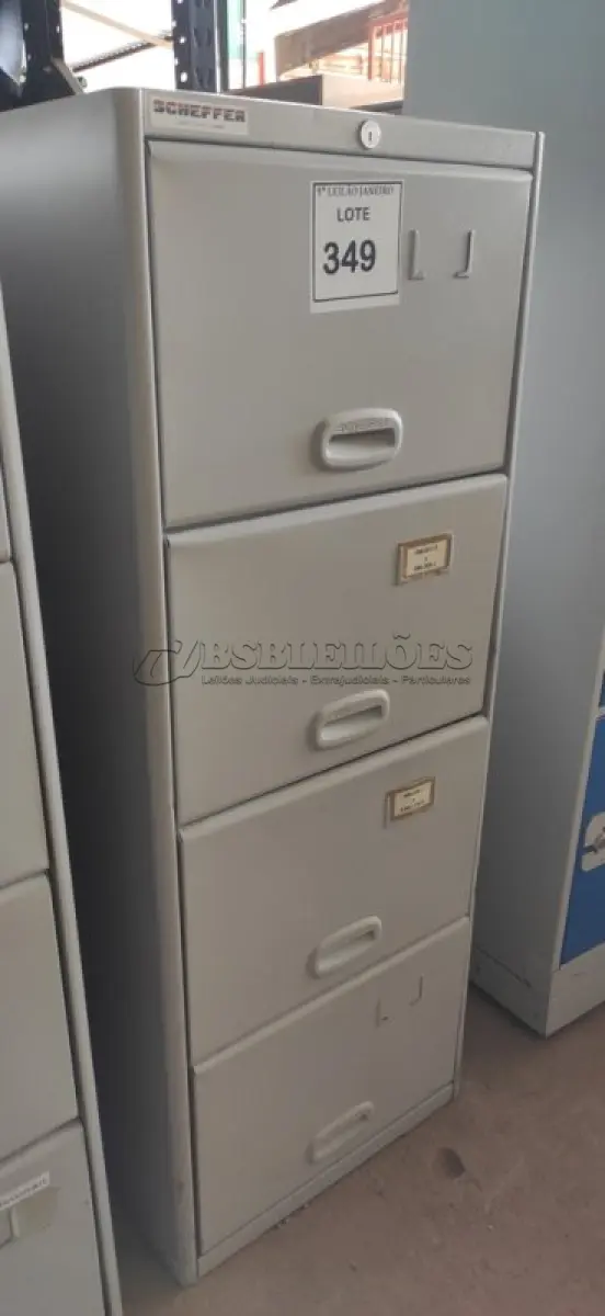 LOTE 349 - 01 ARQUIVO DE AÇO COM 04 GAVETAS.  (NO ESTADO) ATENÇÃO! FAZER A VISITAÇÃO ANTES DE ARREMATAR, NÃO SABEMOS SE FUNCIONA. LEILÃO NÃO TEM GARANTIA E NEM DEVOLUÇÃO, SUJEITO A POSSÍVEIS AVARIAS VISÍVEIS/OCULTAS E/OU AUSÊNCIA DE COMPONENTES.