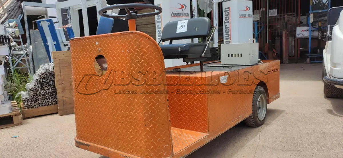 LOTE 381 - 01 CARRINHO ELÉTRICO PLATAFORMA COM BATERIA 03 RODAS MARCA AMEISE.  (NO ESTADO) ATENÇÃO! FAZER A VISITAÇÃO ANTES DE ARREMATAR, NÃO SABEMOS SE FUNCIONA. LEILÃO NÃO TEM GARANTIA E NEM DEVOLUÇÃO, SUJEITO A POSSÍVEIS AVARIAS VISÍVEIS/OCULTAS E/OU AUSÊNCIA DE COMPONENTES.