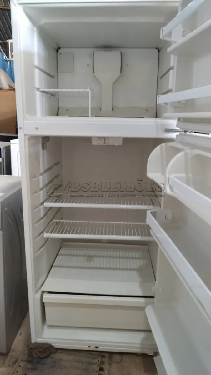 LOTE 115 - 01 GELADEIRA WHIRLPOOL 110 VOLTS VS01570555. (NO ESTADO EM QUE SE ENCONTRA. SUJEITO A AVARIAS OCULTAS/VISÍVEIS.) AV9655X