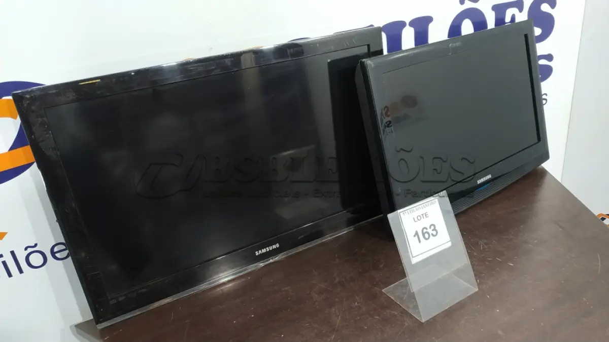 LOTE 163 - 01 TV LCD 26’’ E 01 TV LCD 32’’ MARCA SAMSUNG.  (NO ESTADO) ATENÇÃO! FAZER A VISITAÇÃO ANTES DE ARREMATAR, NÃO SABEMOS SE FUNCIONA. LEILÃO NÃO TEM GARANTIA E NEM DEVOLUÇÃO, SUJEITO A POSSÍVEIS AVARIAS VISÍVEIS/OCULTAS E/OU AUSÊNCIA DE COMPONENTES.