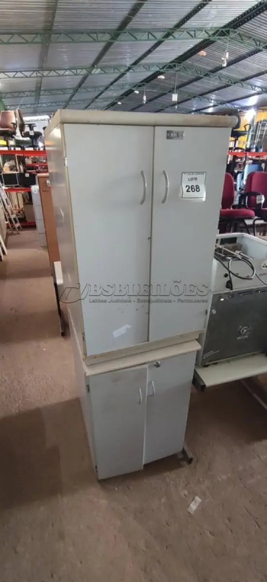 LOTE 268 - 02 ARMÁRIOS BAIXOS DE 02 PORTAS CADA COM SUPORTE PARA LIXEIRAS. (NO ESTADO) ATENÇÃO! FAZER A VISITAÇÃO ANTES DE ARREMATAR, NÃO SABEMOS SE FUNCIONA, LEILÃO NÃO TEM GARANTIA E NEM DEVOLUÇÃO, SUJEITO A POSSÍVEIS AVARIAS VISÍVEIS/OCULTAS E/OU AUSÊNCIA DE COMPONENTES.