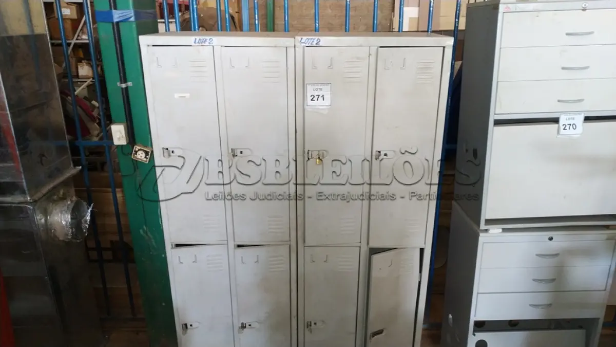 LOTE 271 - 02 ARMÁRIOS ROUPEIROS COM 04 PORTA CADA EM FERRO.  (NO ESTADO) ATENÇÃO! FAZER A VISITAÇÃO ANTES DE ARREMATAR, NÃO SABEMOS SE FUNCIONA. LEILÃO NÃO TEM GARANTIA E NEM DEVOLUÇÃO, SUJEITO A POSSÍVEIS AVARIAS VISÍVEIS/OCULTAS E/OU AUSÊNCIA DE COMPONENTES.