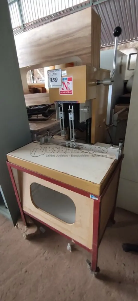 LOTE 359 - 01 FURADEIRA DE PAPEL INDUSTRIAL MARCA NUMERGRAF.  (NO ESTADO) ATENÇÃO! FAZER A VISITAÇÃO ANTES DE ARREMATAR, NÃO SABEMOS SE FUNCIONA. LEILÃO NÃO TEM GARANTIA E NEM DEVOLUÇÃO, SUJEITO A POSSÍVEIS AVARIAS VISÍVEIS/OCULTAS E/OU AUSÊNCIA DE COMPONENTES.