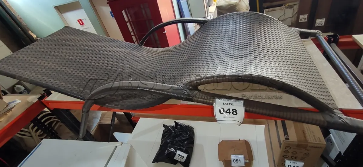 LOTE 048 - 01 ESPRIGUICADEIRA. (NO ESTADO EM QUE SE ENCONTRA. SUJEITO A AVARIAS OCULTAS/VISÍVEIS.) AV9730N