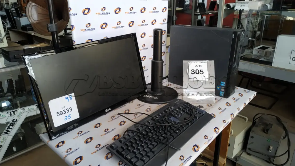 LOTE 305 - 01 CPU MARCA LENOVO, 01 MONITOR MARCA LG E 01 TECLADO MARCA LENOVO.  (NO ESTADO) ATENÇÃO! FAZER A VISITAÇÃO ANTES DE ARREMATAR, NÃO SABEMOS SE FUNCIONA. LEILÃO NÃO TEM GARANTIA E NEM DEVOLUÇÃO, SUJEITO A POSSÍVEIS AVARIAS VISÍVEIS/OCULTAS E/OU AUSÊNCIA DE COMPONENTES.